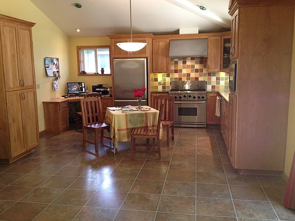 Large gourmet kitchen