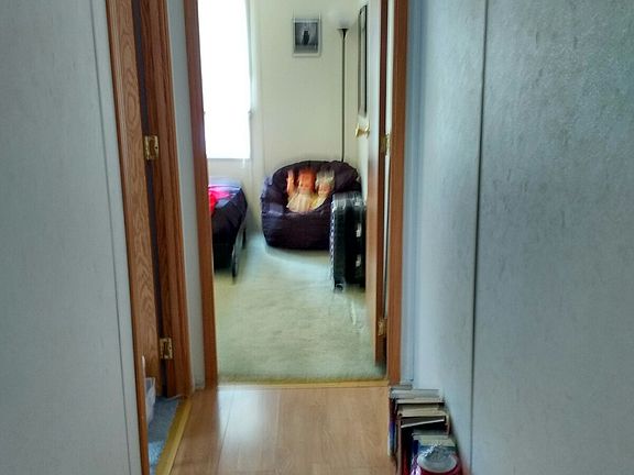 Hallway to front bedrooms