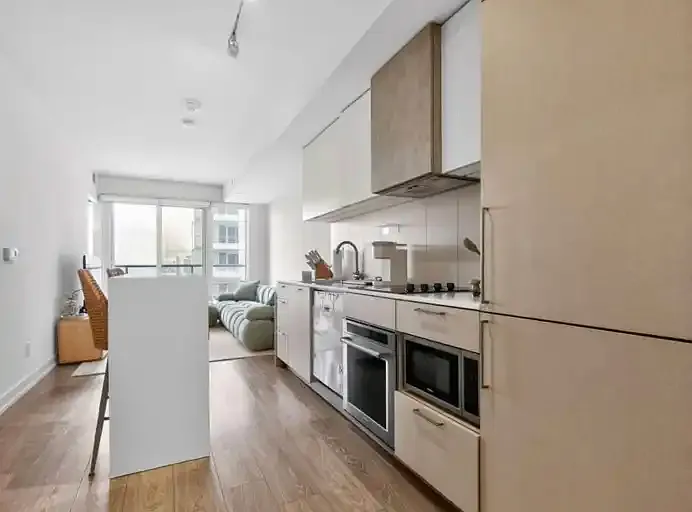 19 Western Battery Rd #1020 — Photo 1