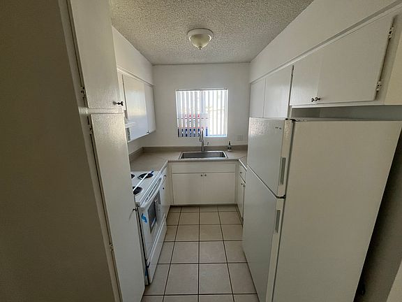 3rd image of 4945 Narragansett Ave APT 9