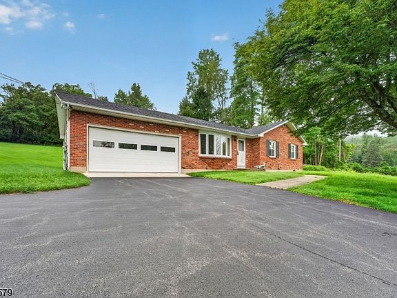 2nd image of 400 Bellis Road