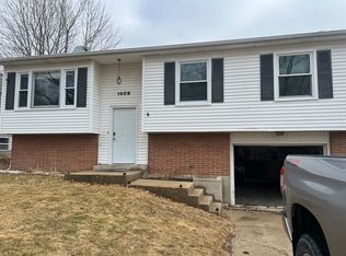 1409 Apache Dr, Rockford, IL 61107