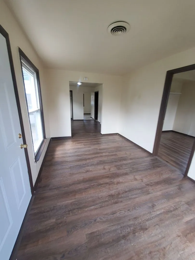 2 Bedroom Single Family — Photo 1