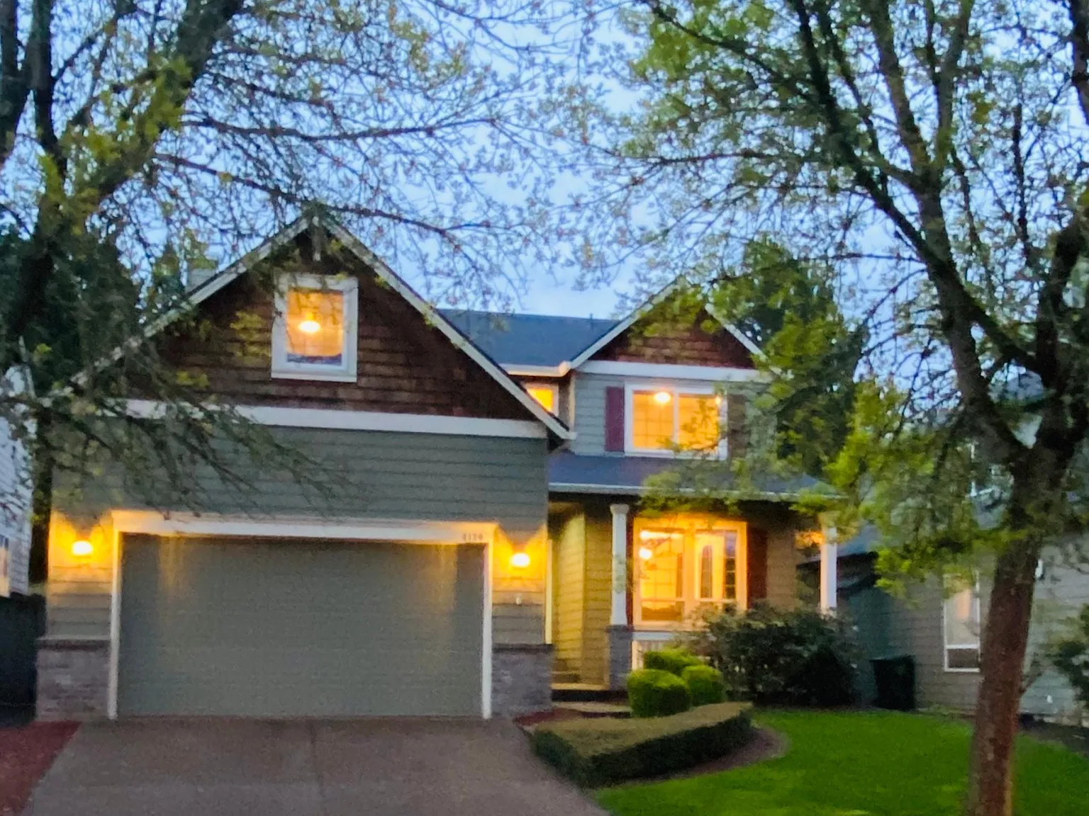 5 bed, 2400 sqft, $3,499 — Photo 1