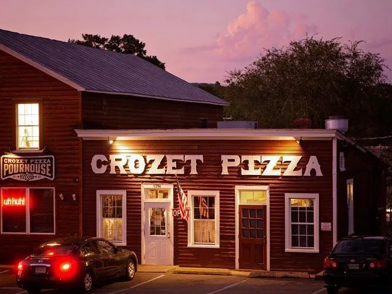 Crozet Downtown (walkable) - Crozet Pizza
