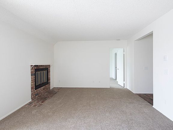 3rd image of 1625 Chalcedony St APT 211