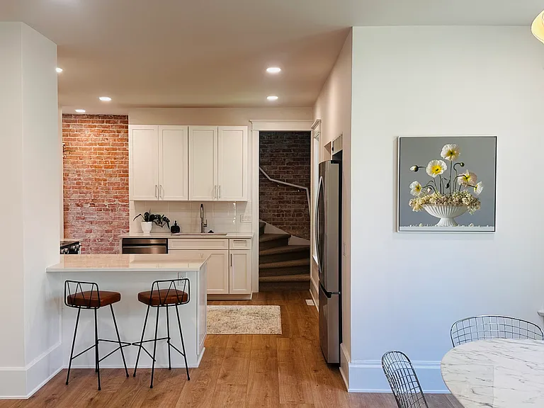 Kitchen with breakfast bar.