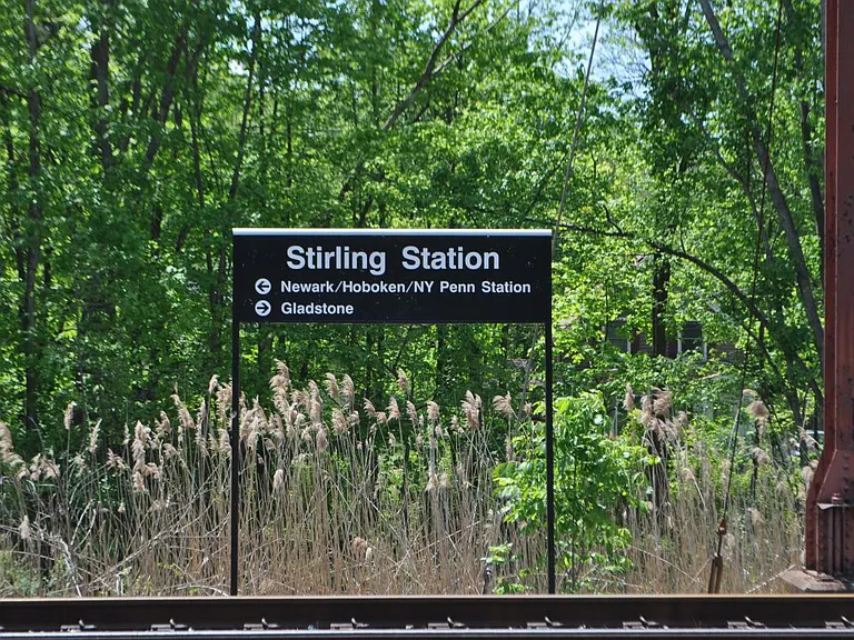 Walking Distance to NYC direct, schools, and town of Stirlin