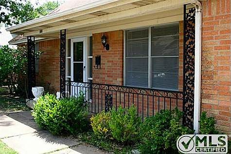 2nd image of 1006 Rosewood Ln