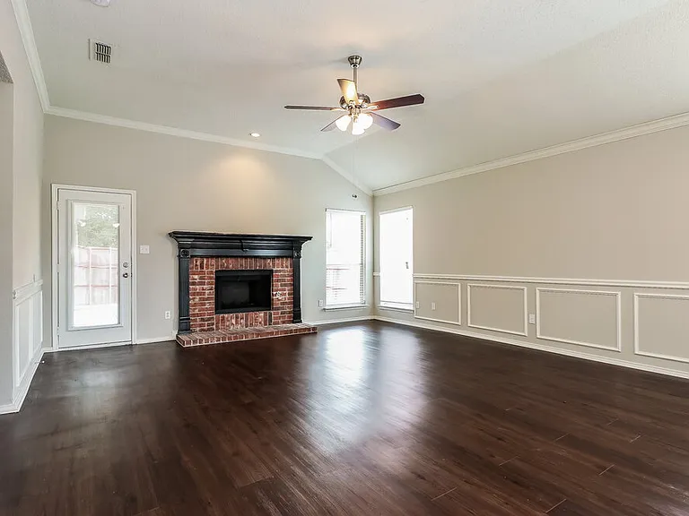 2844 Claremont Dr — Photo 4