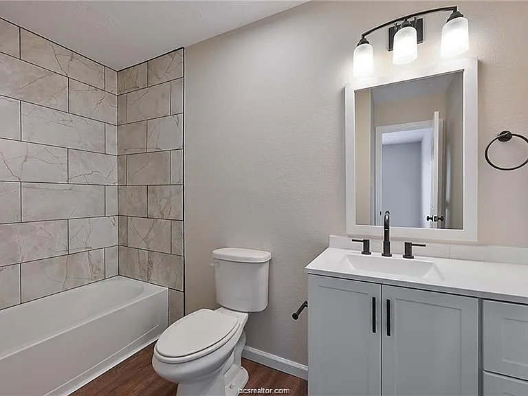 403 Manuel Dr #D — Photo 8