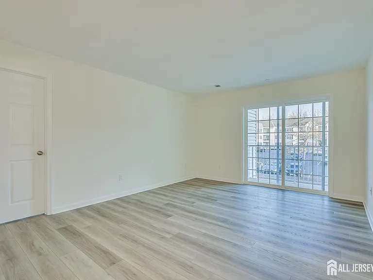 1223 Waterford Dr — Photo 5
