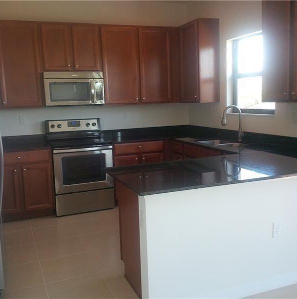 1st image of 645 NE 191st Ter