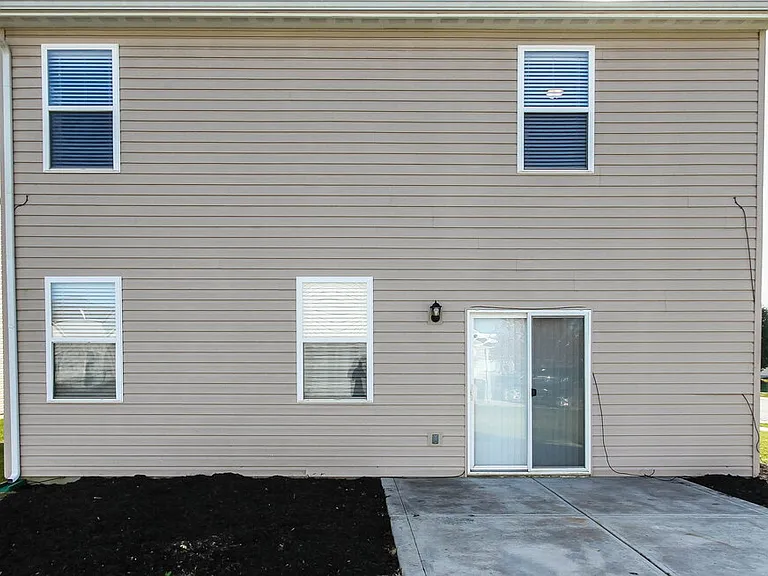 672 Cloverfield Ln — Photo 15