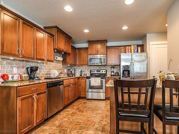 3rd image of 3323 E 24th Cir