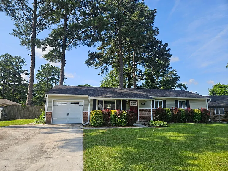 103 N Hill Ct — Photo 1