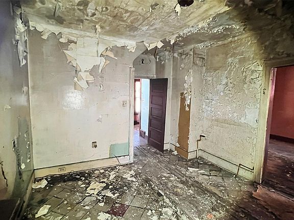 4th image of 6628 Burns St