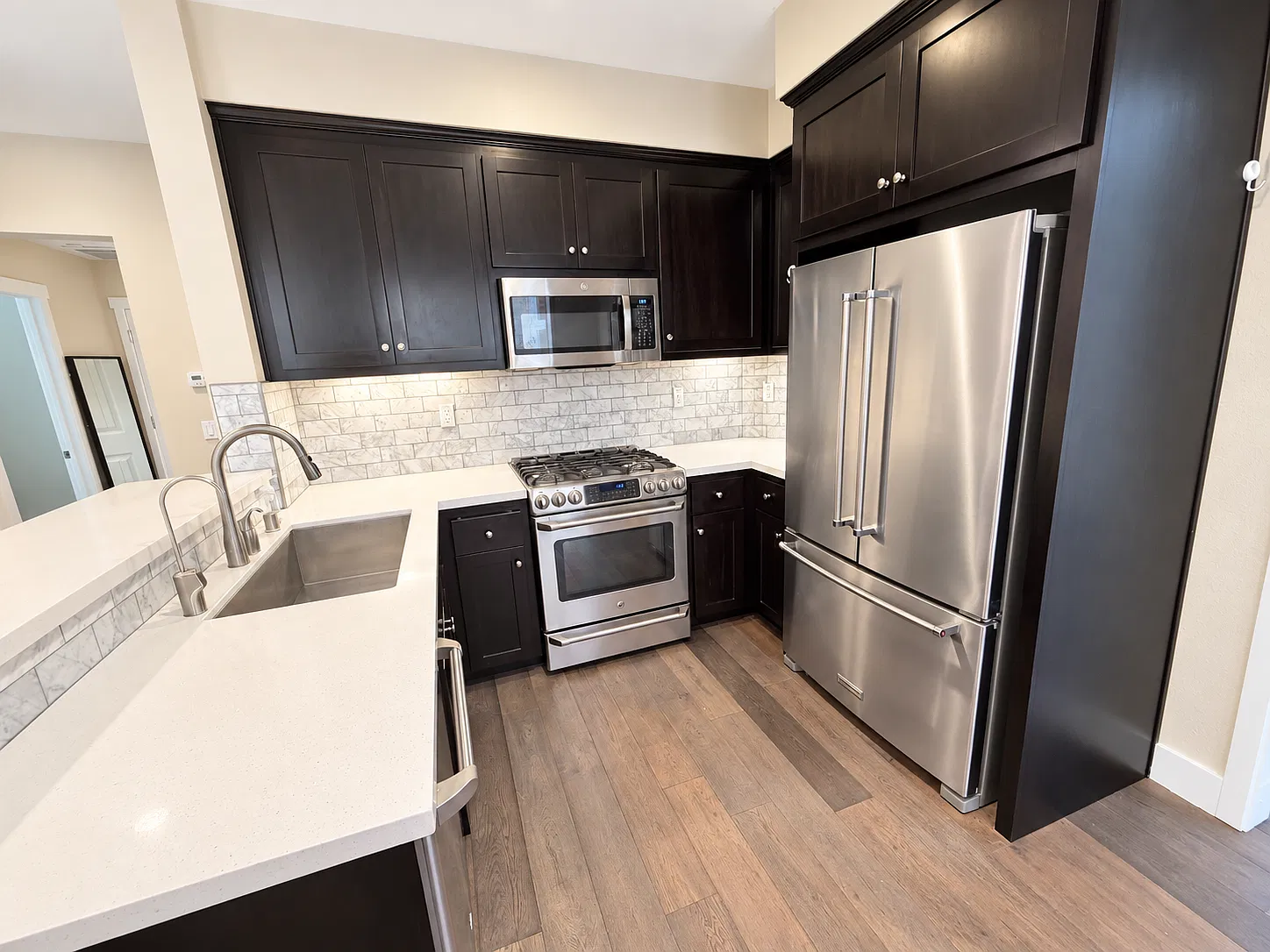 4 bed, 2.5 bath, 1618 sqft, $5,800 — Photo 3