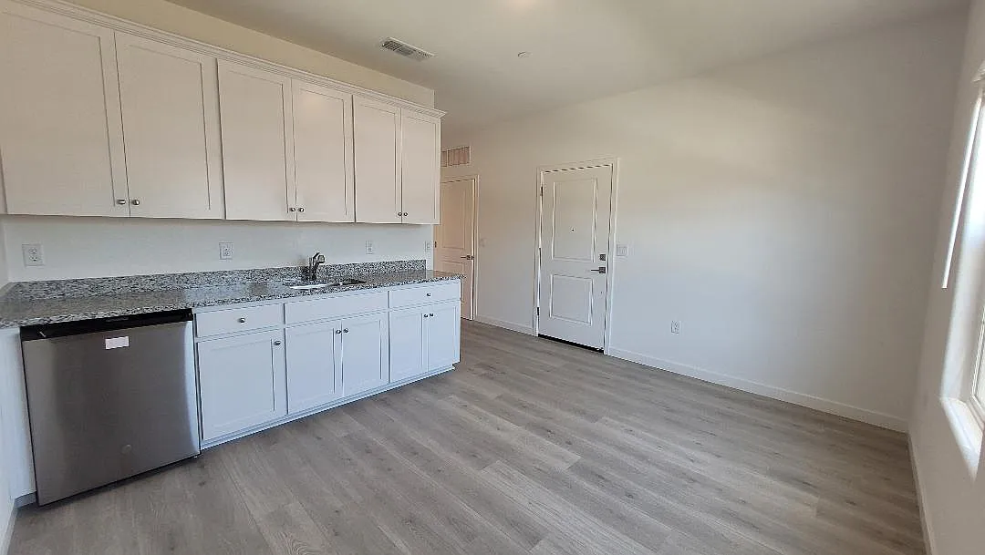 1213 Cedar Dr photo 1