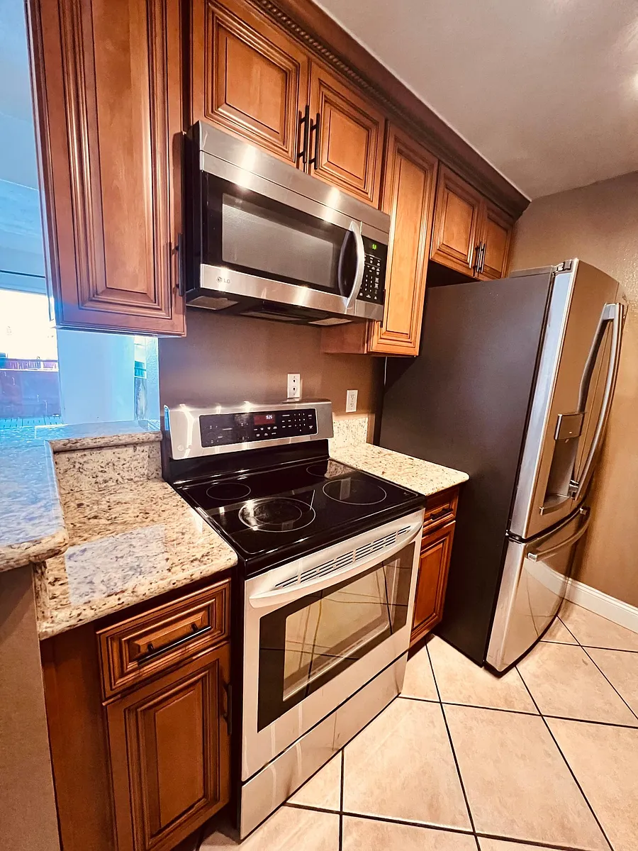 Kitchen - 2507 E 15th St #104