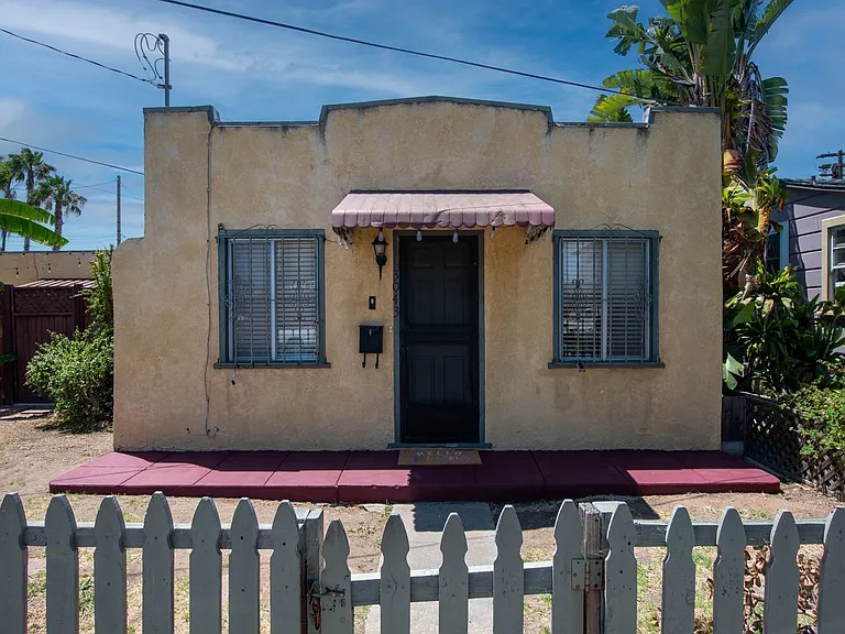 3043 Myrtle Ave — Photo 1
