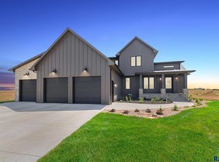 5609 E Canter Ridge Cir, Sioux Falls, SD 57110