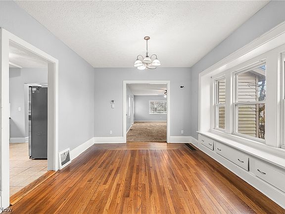 5th image of 622 Sackett Ave