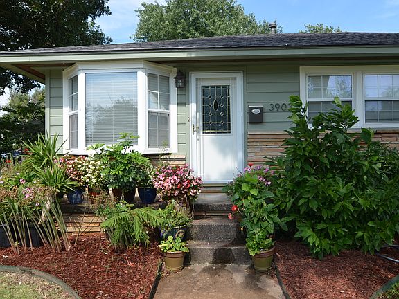 Large windows at entrance