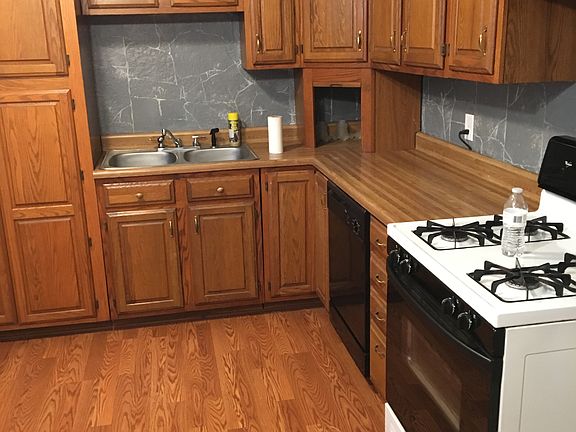 3rd image of 2920 Parker St