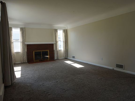 3rd image of 2427 W Rockwell Ave