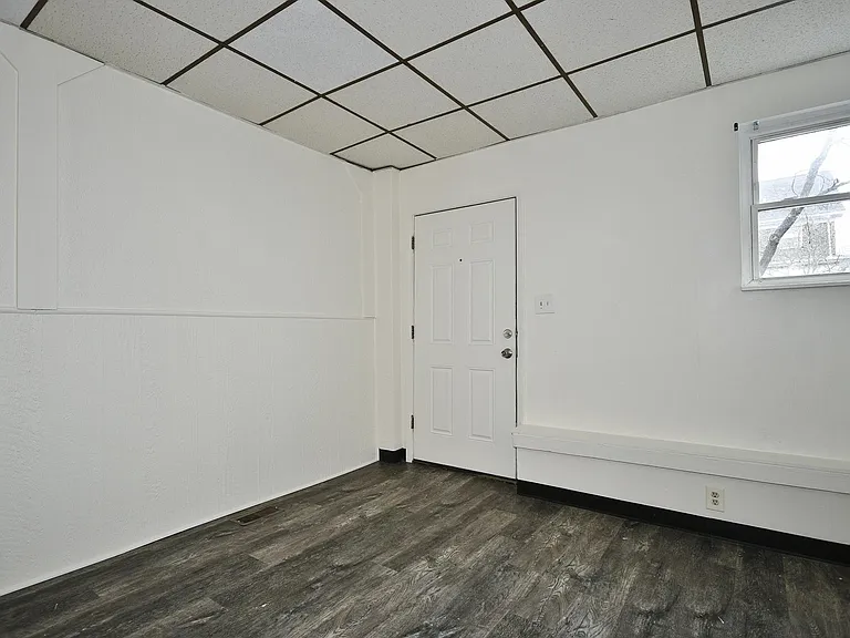 2040 Brownsville Rd #A — Photo 2
