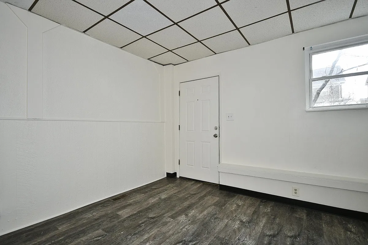 Building Photo - 2040 Brownsville Rd #A