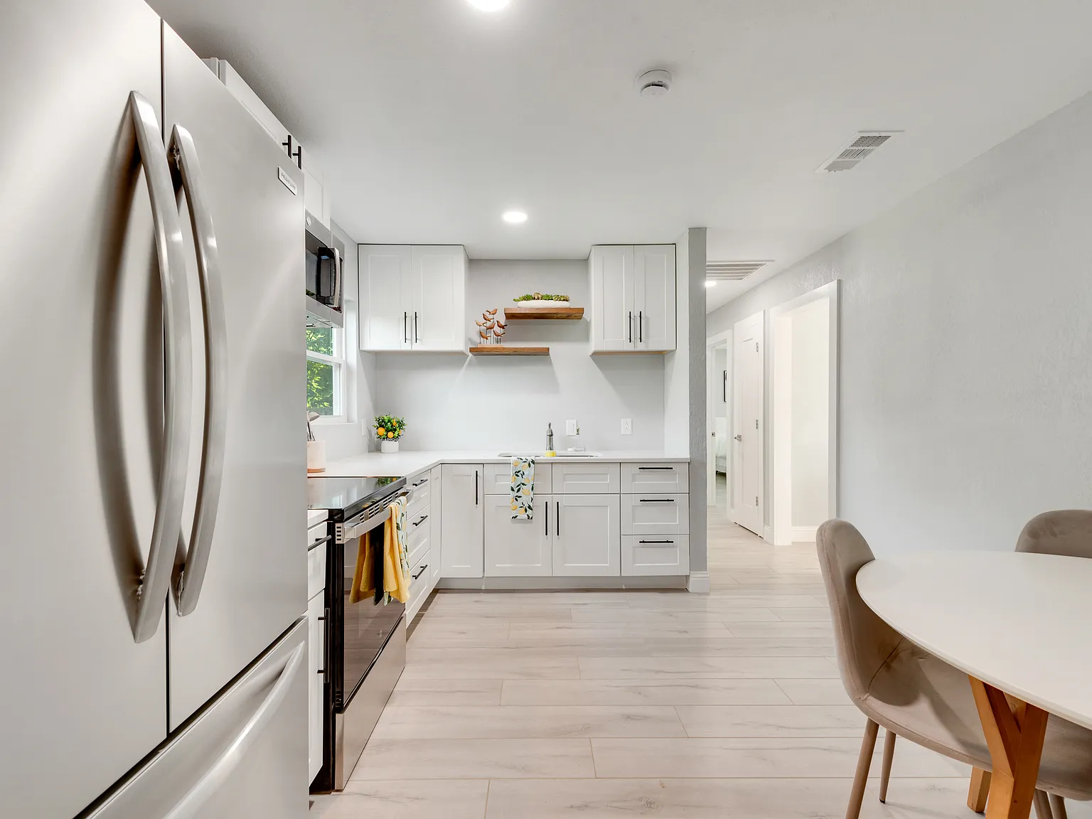3 bed, 1050 sqft, $2,500 — Photo 3