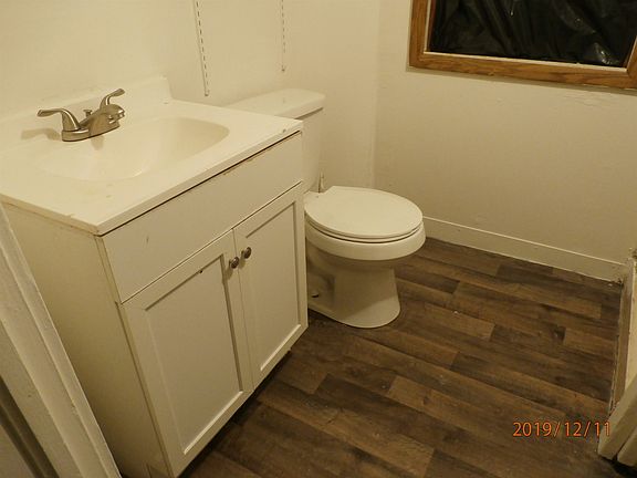 3rd image of 808 Carbon St