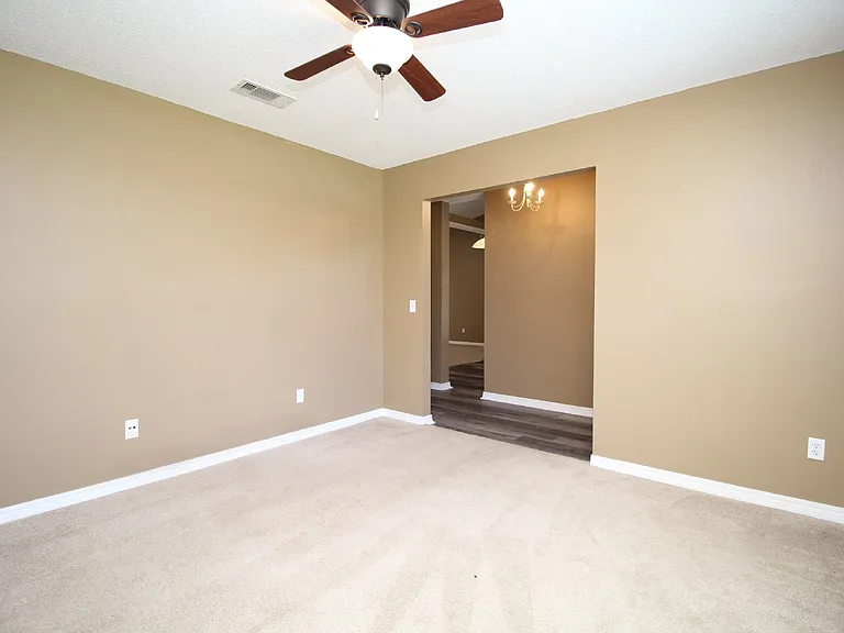 4319 Crosswinds Dr — Photo 10