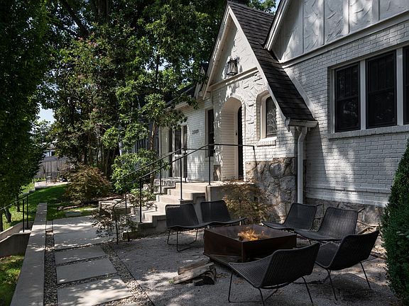 5th image of 2809 Oakland Ave