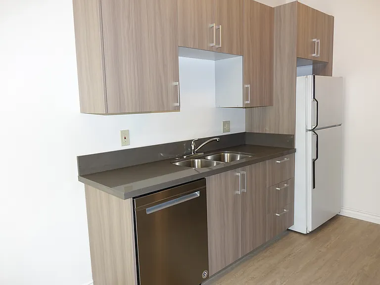 3352 Rowena Ave — Photo 9