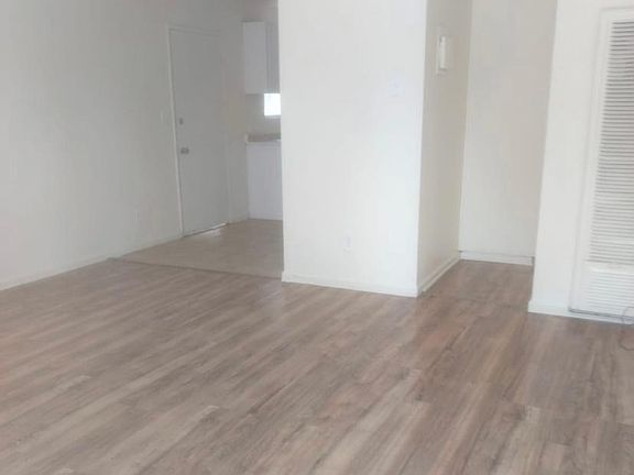 5th image of 41054 Acacia Ave #9