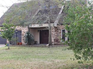 108 Bastrop St, Angleton, TX 77515