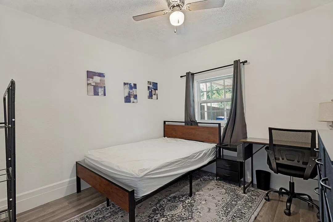 4 bed, 3.5 bath, 2218 sqft, $1,070 — Photo 1