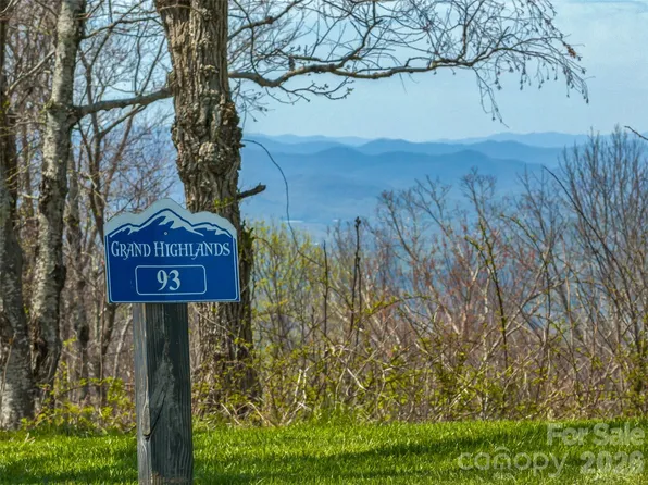 487 Grand Highland Dr, Hendersonville, NC 28792