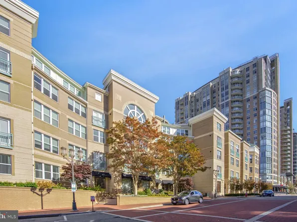 12000 Market St APT 421, Reston, VA 20190