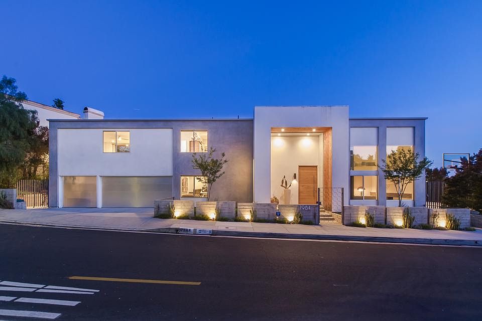 1st image of 7984 Oceanus Dr