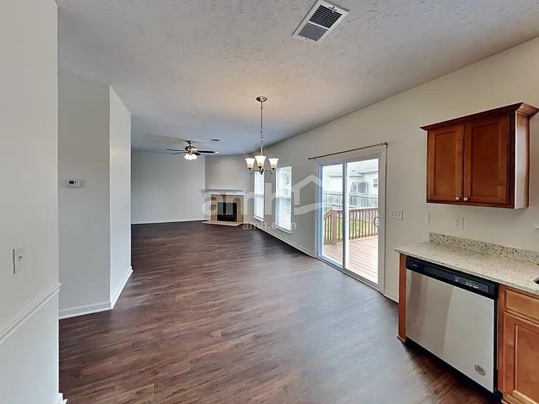 305 Schoolhouse Ct — Photo 6