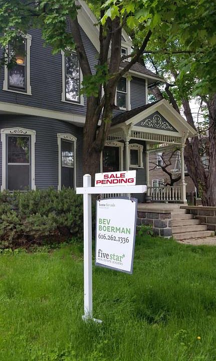 1st image of 463 Crescent St NE
