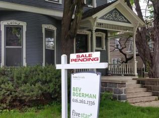 463 Crescent St NE, Grand Rapids, MI 49503