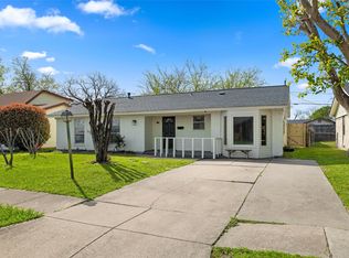 429 Blueberry Ln, Grand Prairie, TX 75052