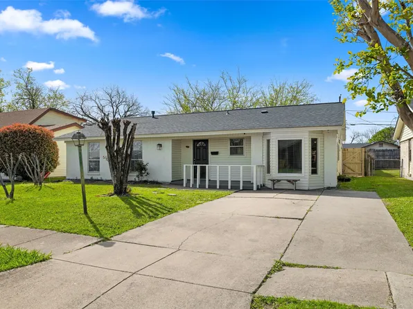 429 Blueberry Ln, Grand Prairie, TX 75052