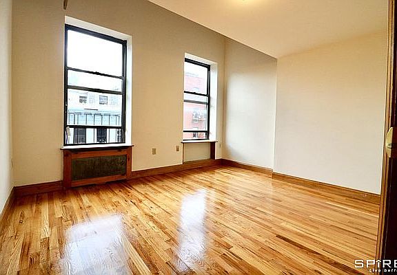 3rd image of 457 W 50th St APT 4W