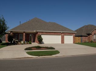 3309 Willow Ln, Moore, OK 73170